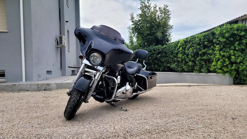 Harley-Davidson 1690 Street Glide (2011 - 13) - FLHX