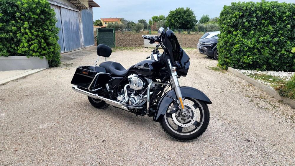 Harley-Davidson 1690 Street Glide (2011 - 13) - FLHX (2)