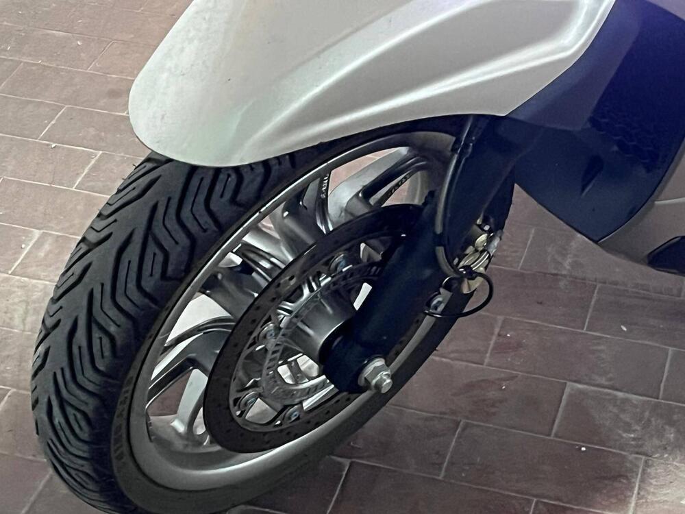 Piaggio Beverly 300 ABS-ASR (2021 - 25) (5)