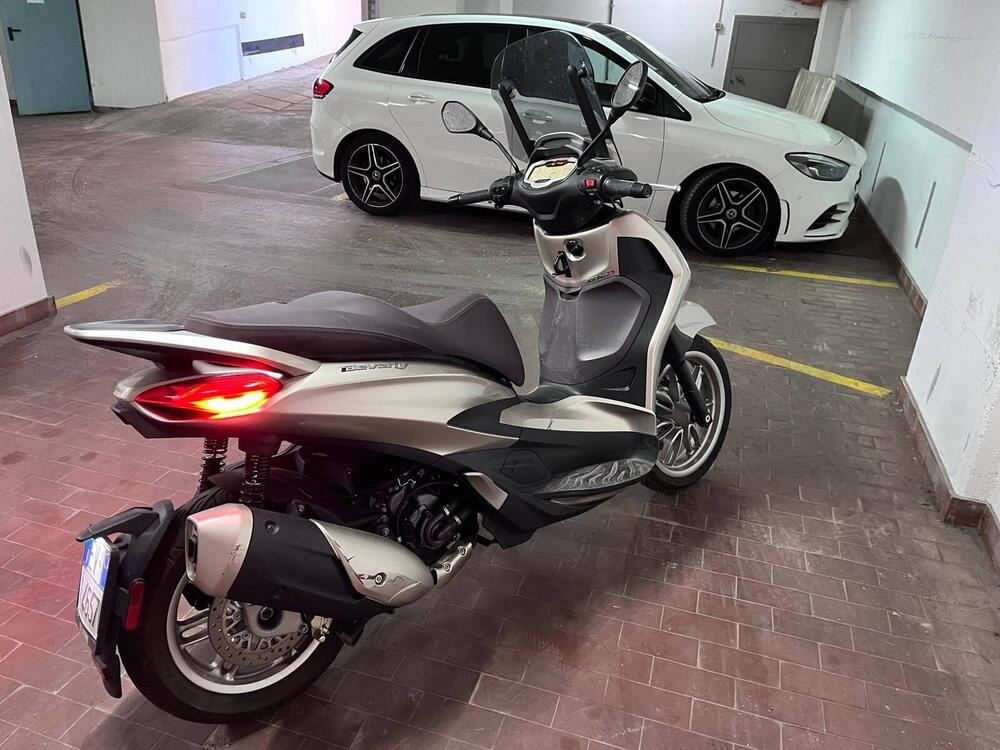 Piaggio Beverly 300 ABS-ASR (2021 - 25) (4)