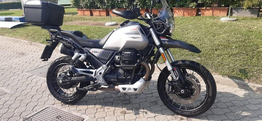 Moto Guzzi V85 TT Travel (2021 - 23)