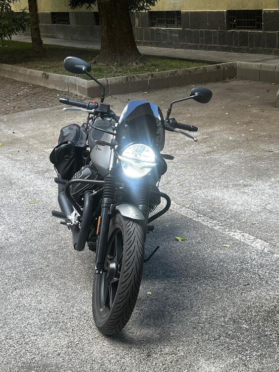 Moto Guzzi V7 Stone (2021 - 24)