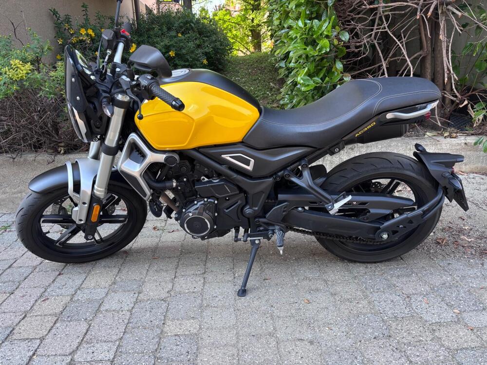 Voge Trofeo 350AC (2022 - 25) (2)