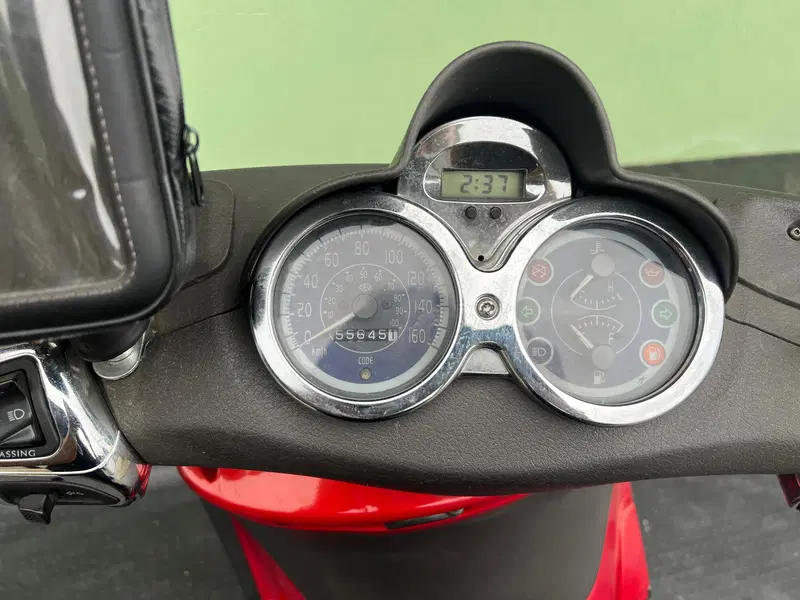 Piaggio Beverly 250 (2004 - 05) (5)