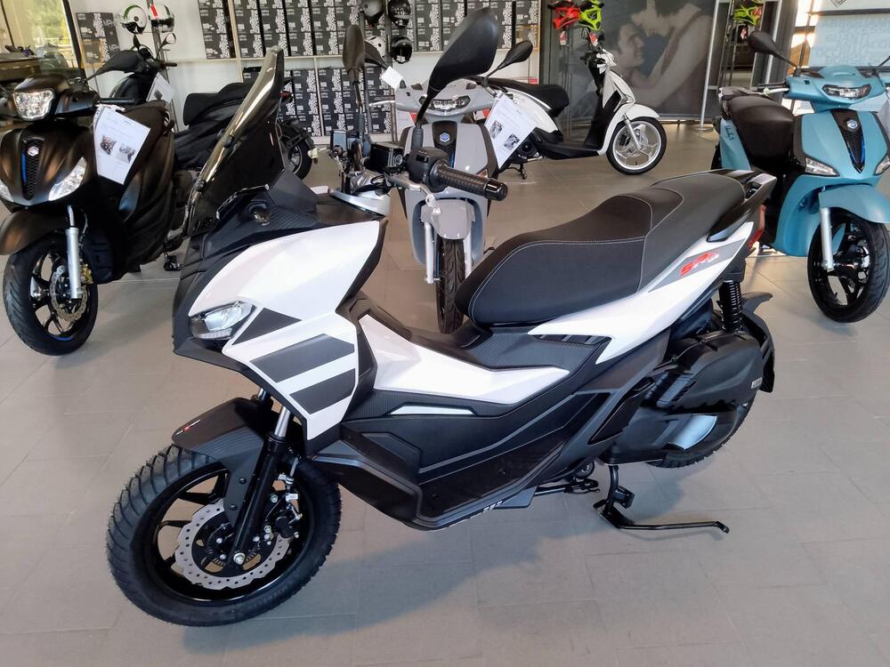 Aprilia SR GT 125 (2025) (2)