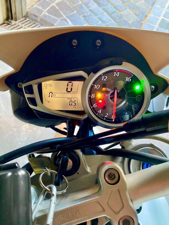 Triumph Street Triple R (2009 - 12) (3)
