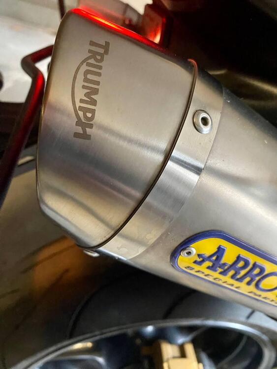 Triumph Street Triple R (2009 - 12) (5)