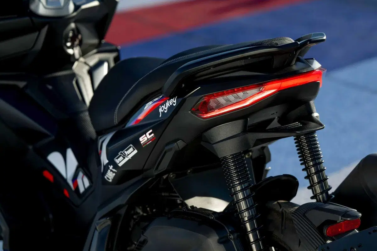 Aprilia SR GT Replica 2025 (4)