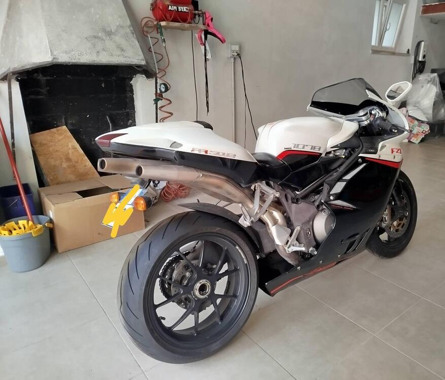 MV Agusta F4 1078 312 RR (2008 - 11) (4)