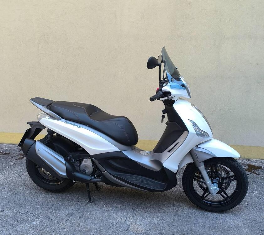 Piaggio Beverly 350 SportTouring ie ABS (2011 - 17) (2)