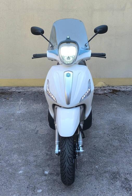 Piaggio Beverly 350 SportTouring ie ABS (2011 - 17) (3)