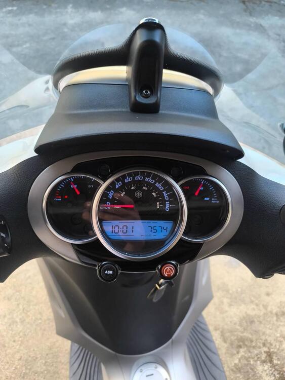 Piaggio Beverly 350 SportTouring ie ABS (2011 - 17) (4)