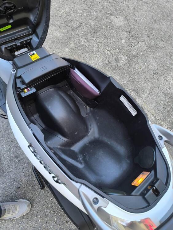 Piaggio Beverly 350 SportTouring ie ABS (2011 - 17) (5)