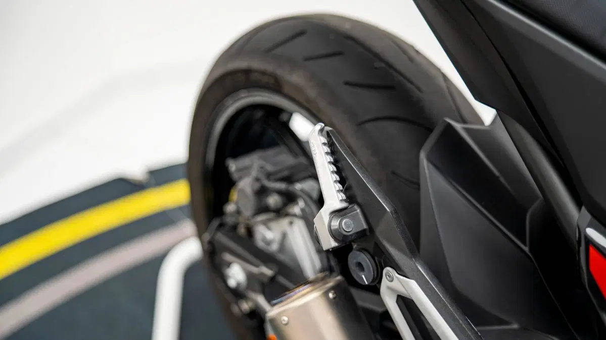 Kawasaki Z 800 e ABS (2012 - 16) (19)