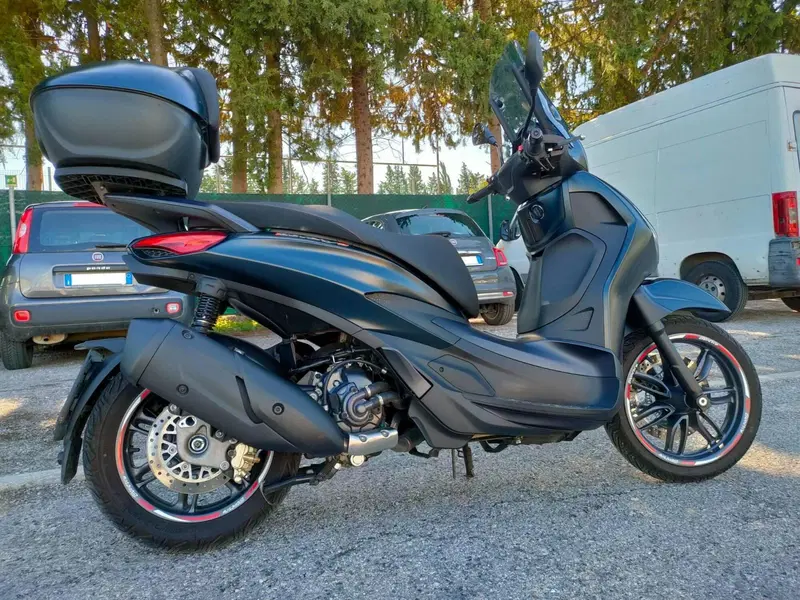 Piaggio Beverly 300 Hpe (2021) (2)
