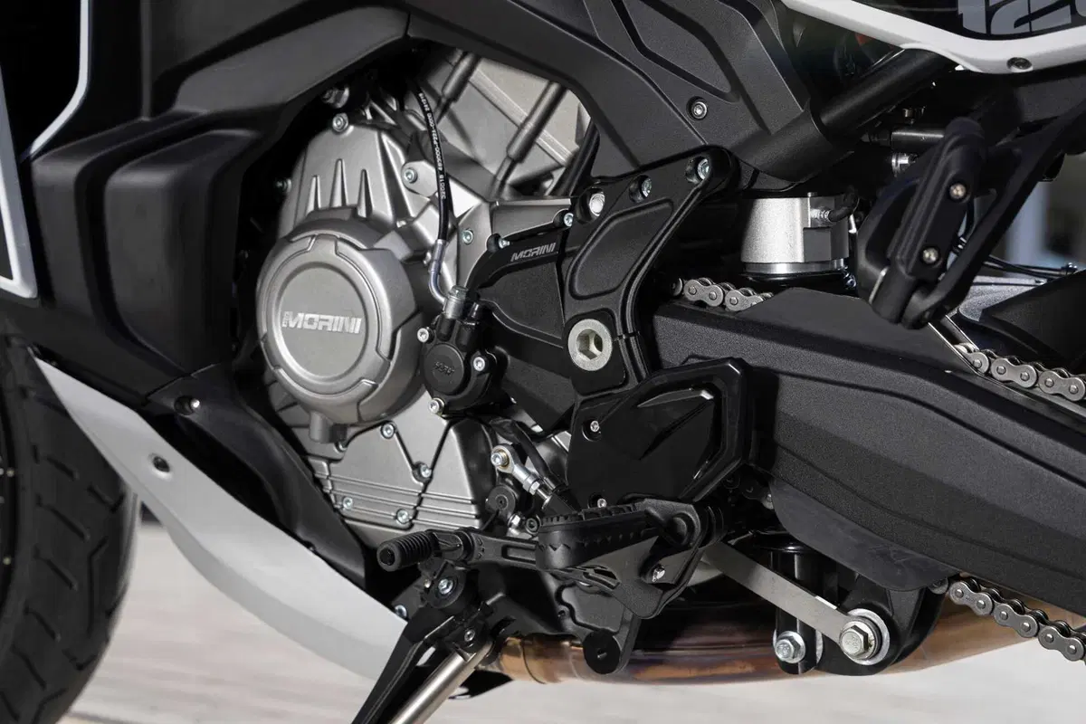 Moto Morini X-Cape 1200: dettagli (6)