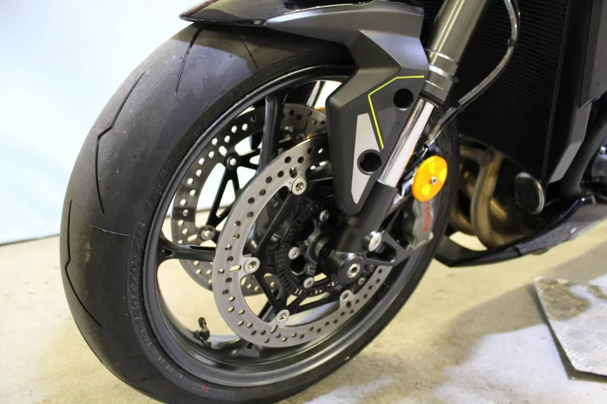 Triumph Street Triple 765 RS (2023 - 26) (14)