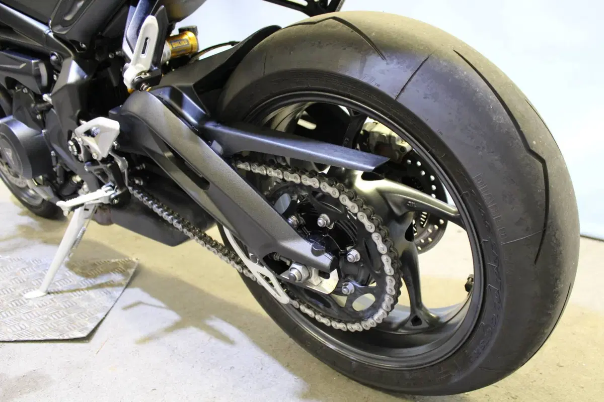 Triumph Street Triple 765 RS (2023 - 26) (15)