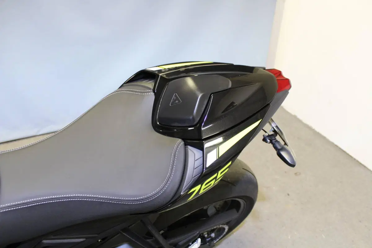 Triumph Street Triple 765 RS (2023 - 26) (17)