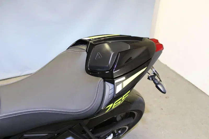 Triumph Street Triple 765 RS (2023 - 26) (17)