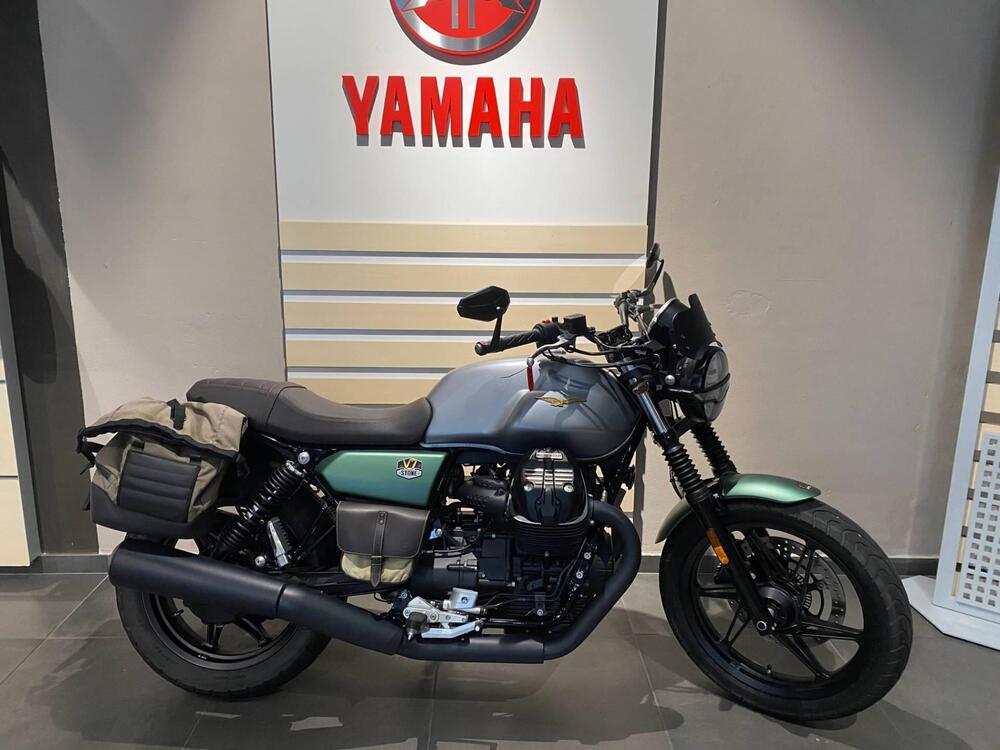 Moto Guzzi V7 Stone (2021 - 24)