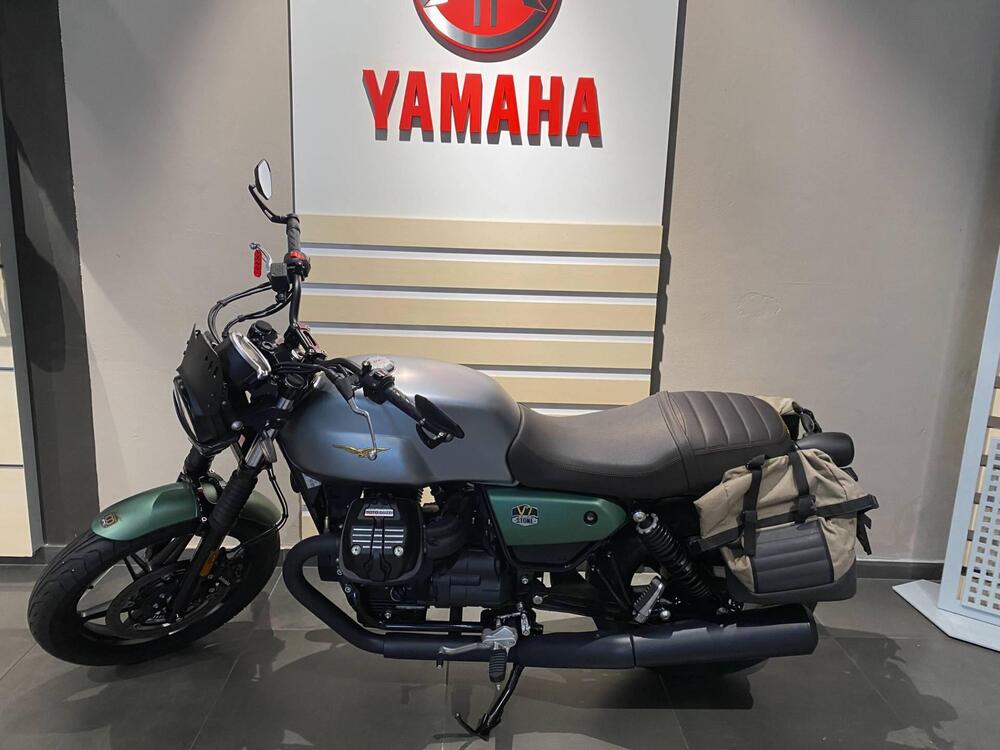 Moto Guzzi V7 Stone (2021 - 24) (2)