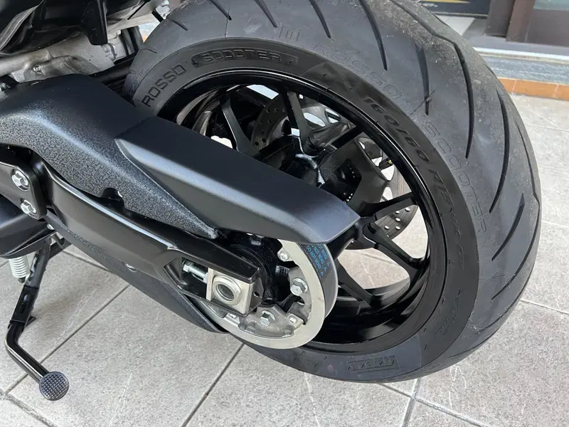 Yamaha T-Max 560 (2022 - 24) (15)