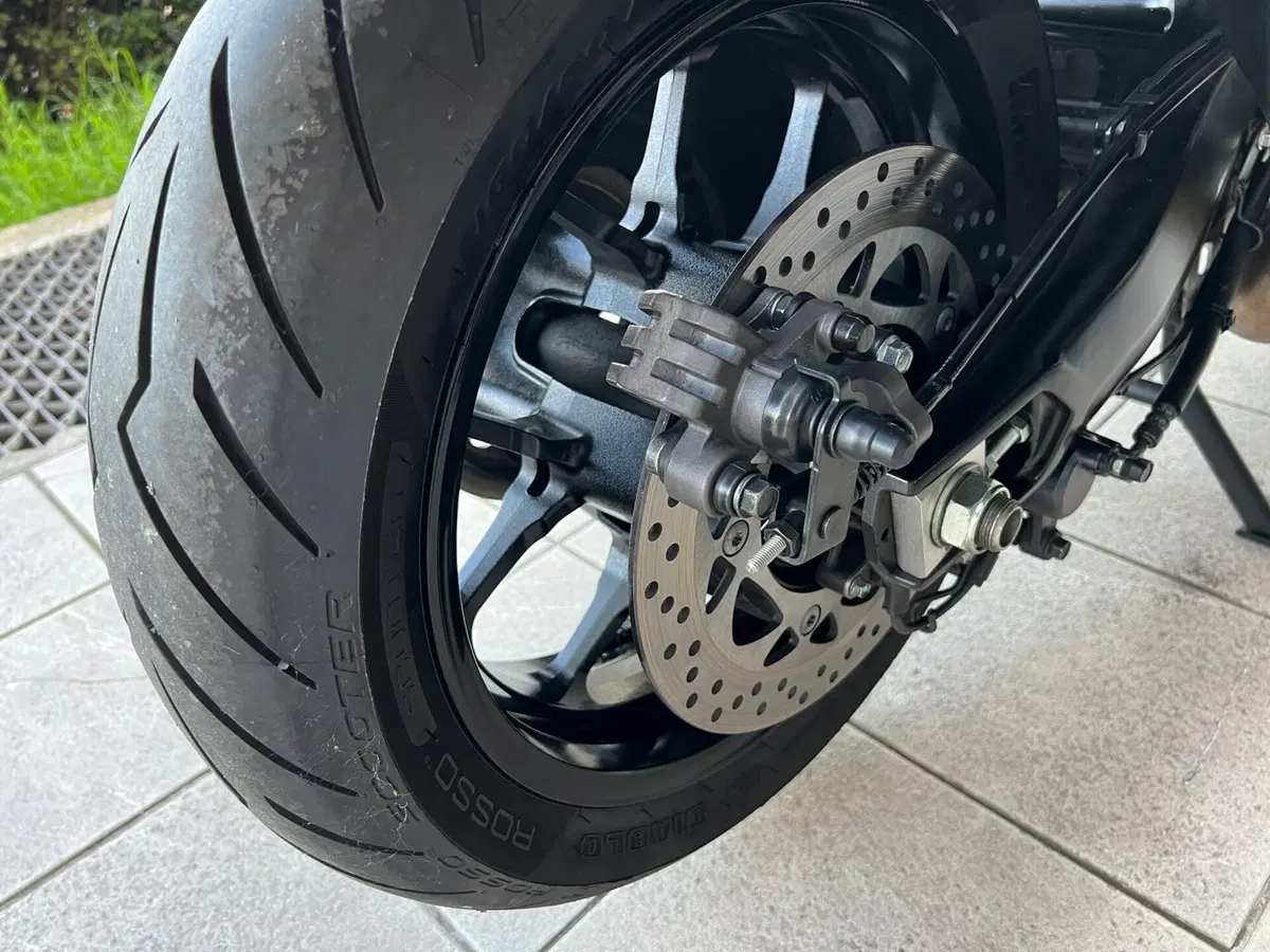 Yamaha T-Max 560 (2022 - 24) (16)