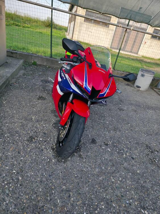 Honda CBR 600 RR (2024 - 25) (2)