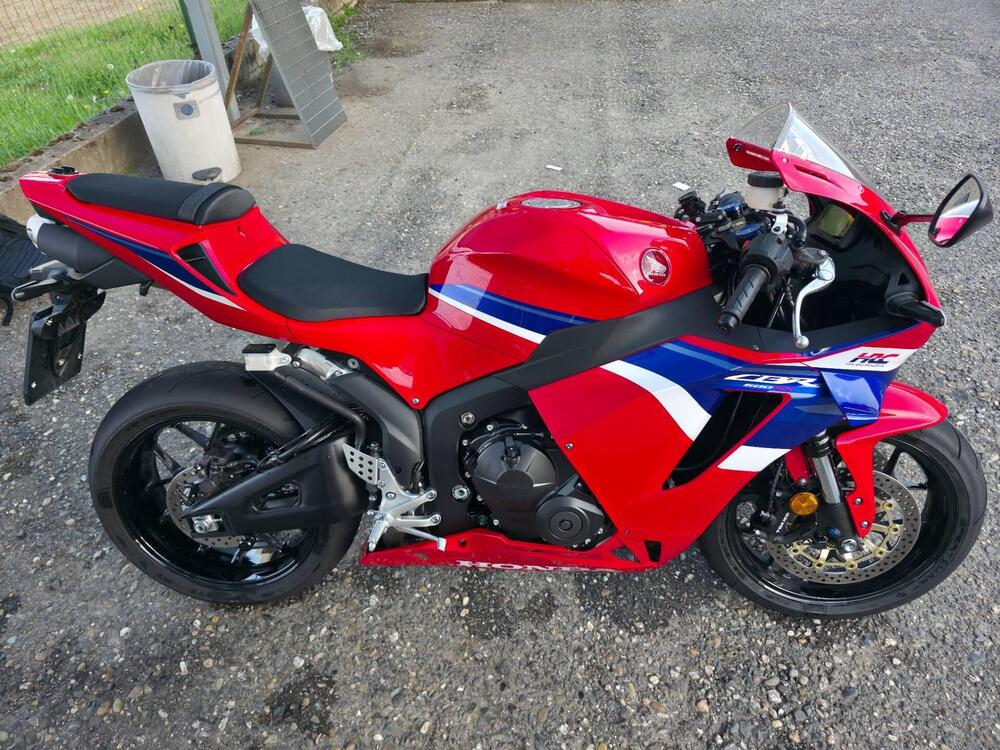 Honda CBR 600 RR (2024 - 25) (4)