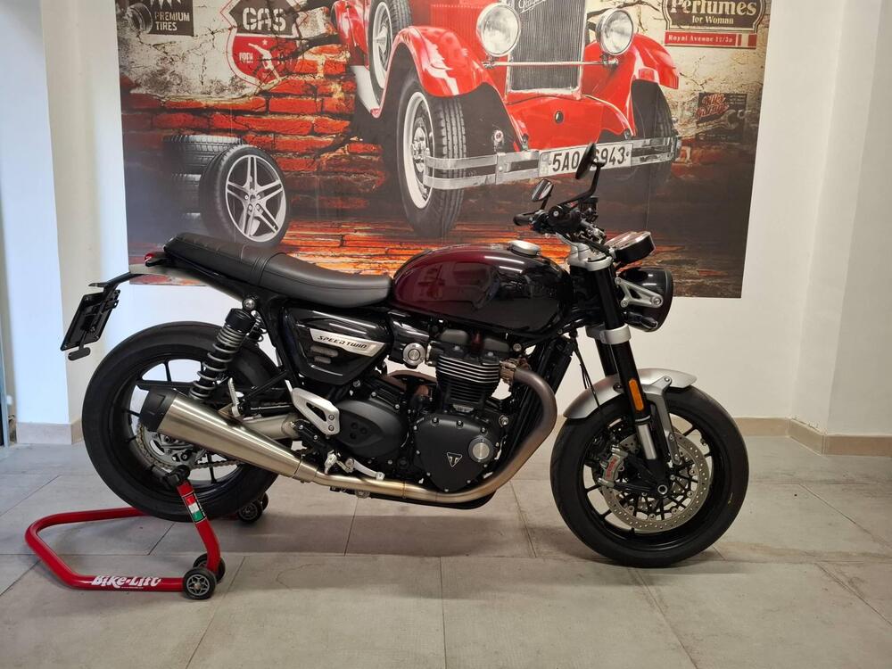 Triumph Speed Twin 1200 Stealth Edition (2024)