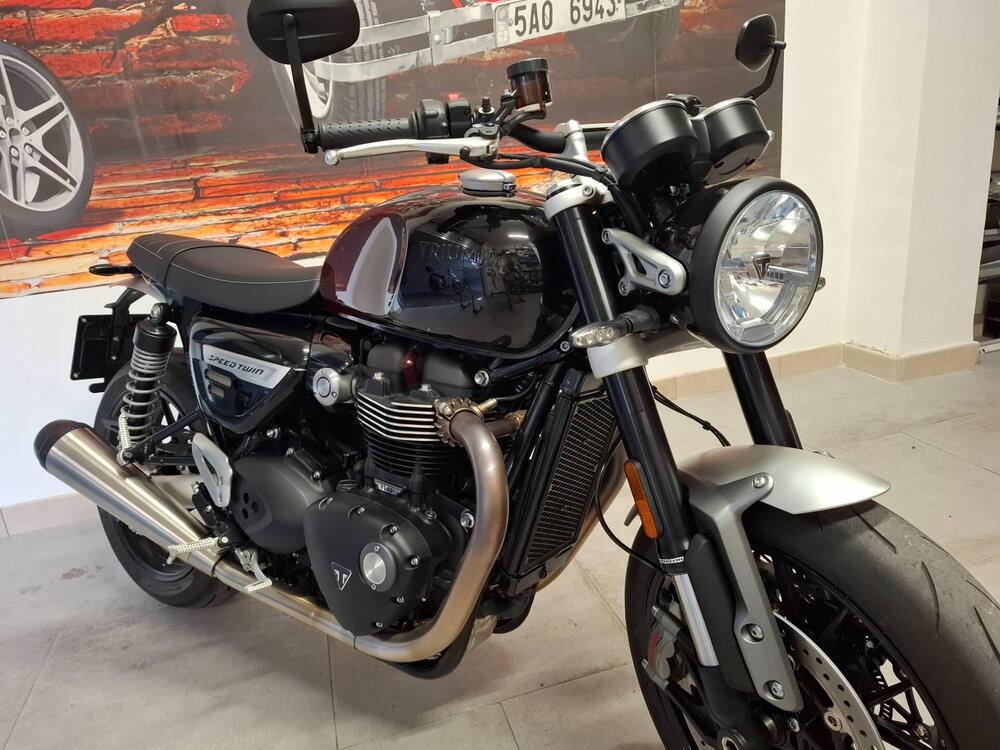 Triumph Speed Twin 1200 Stealth Edition (2024) (2)