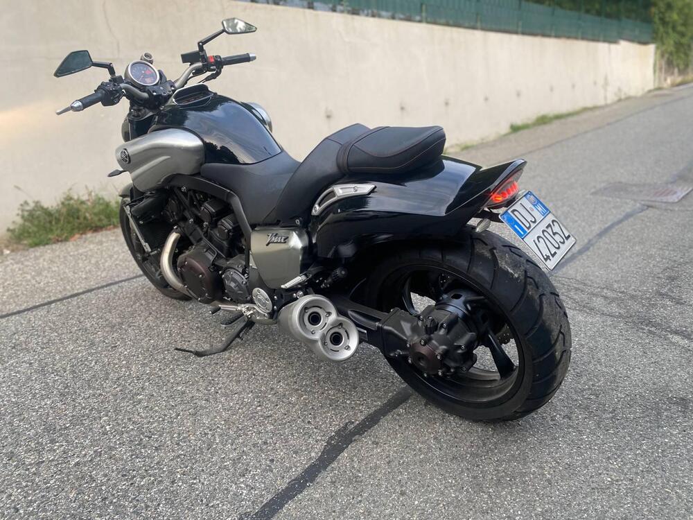 Yamaha VMAX (2008 - 17) (3)