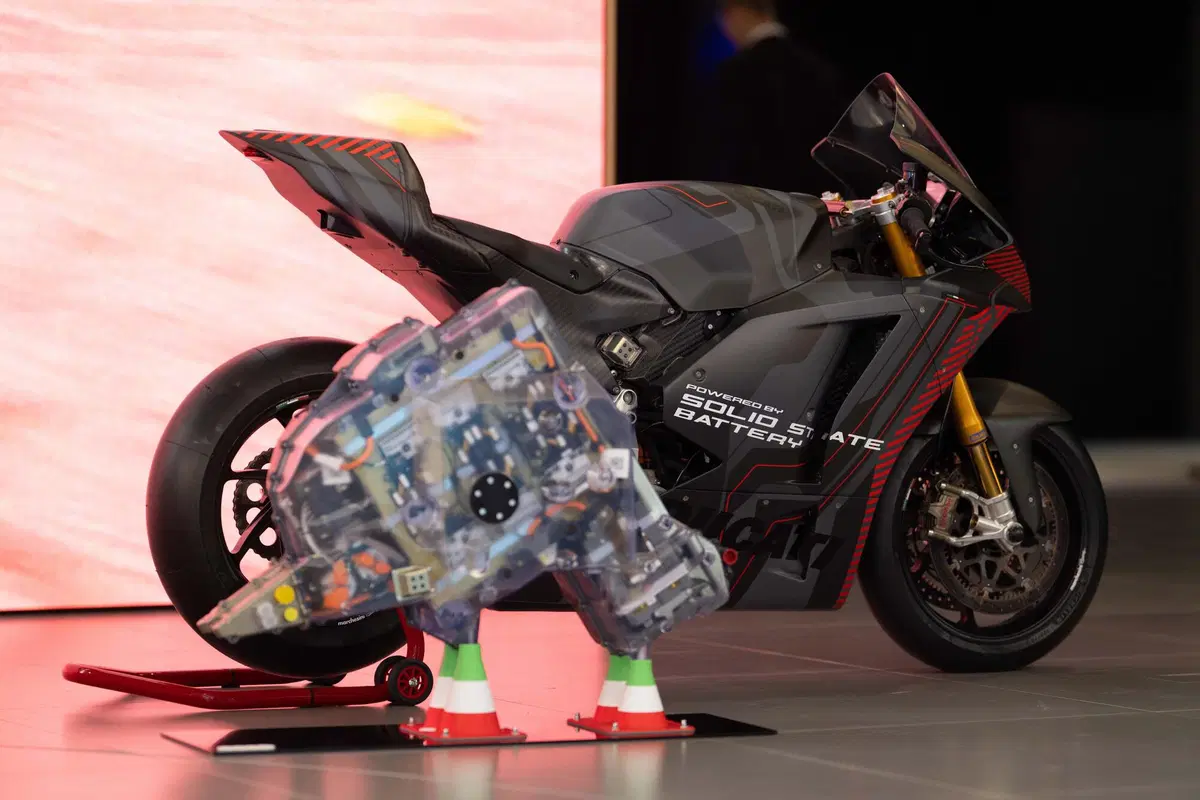 Ducati prosegue la ricerca sull&rsquo;elettrico con batterie allo stato solido