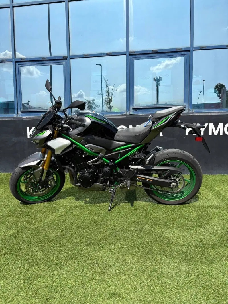 Kawasaki Z 900 SE (2025 - 26) (5)