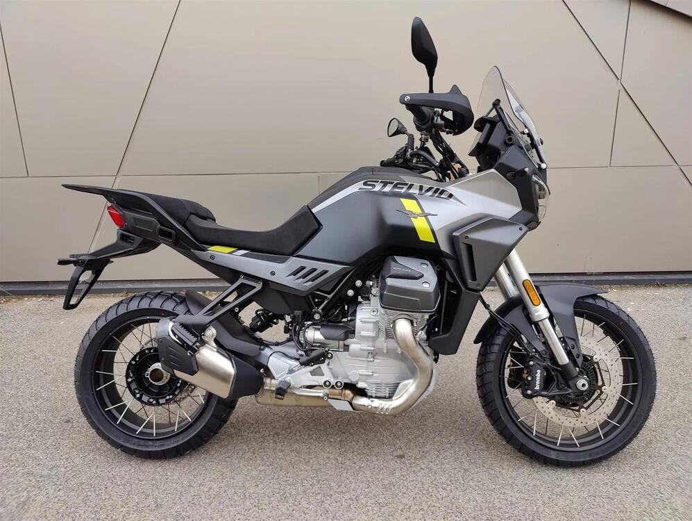 Moto Guzzi Stelvio (2024 - 25)