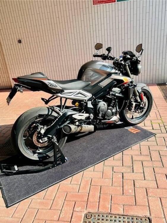 Triumph Street Triple 765 RS (2023 - 25) (2)