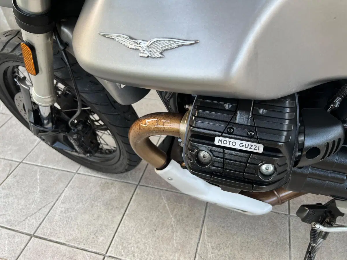 Moto Guzzi V85 TT (2019 - 20) (9)