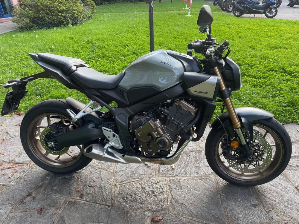 Honda CB 650 R E-Clutch (2024 - 25) (5)