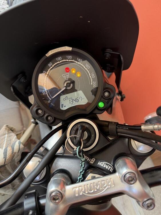 Triumph Street Twin 900 (2019 - 20) (4)