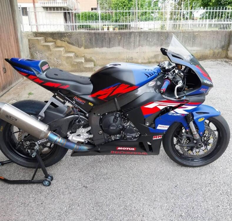 Honda CBR 1000 RR-R Fireblade (2020 - 21) (4)