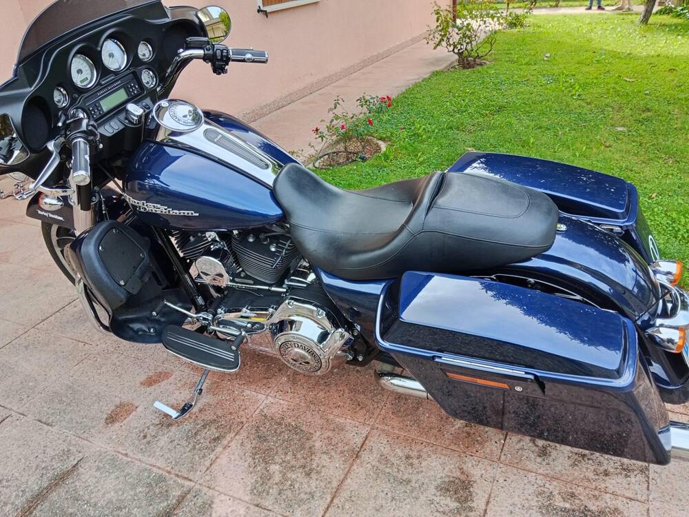 Harley-Davidson 1690 Street Glide (2011 - 13) - FLHX (5)
