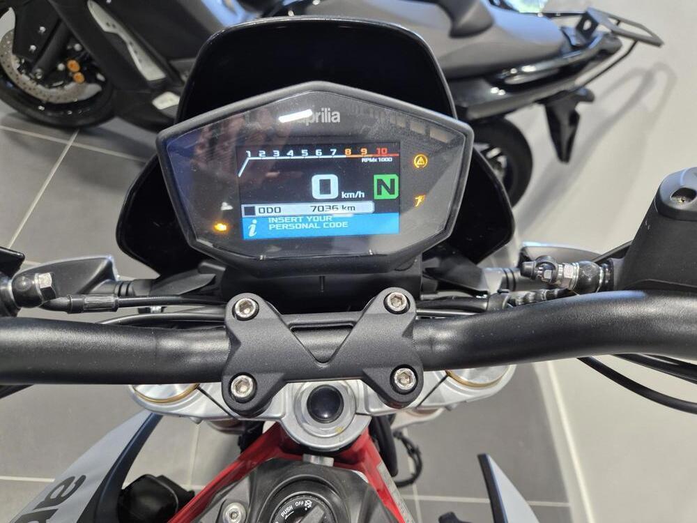 Aprilia Dorsoduro 900 (2017 - 20) (4)