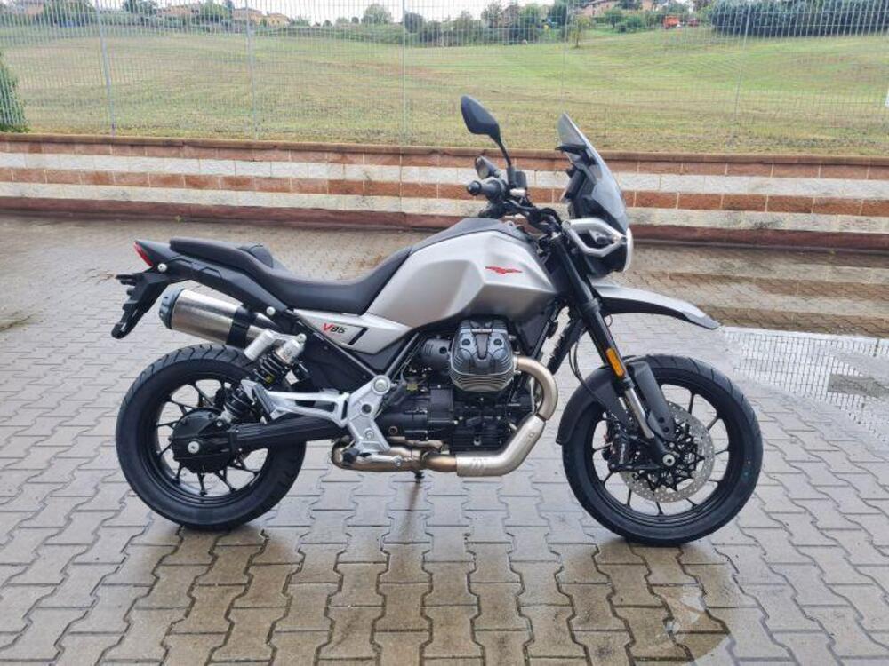 Moto Guzzi V85 Strada (2024 - 25) (3)