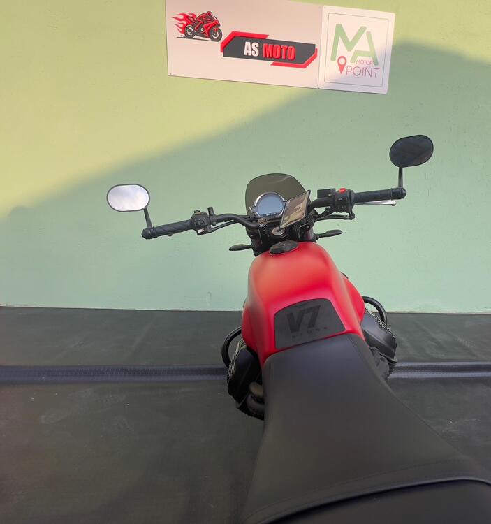 Moto Guzzi V7 Stone (2021 - 24) (4)