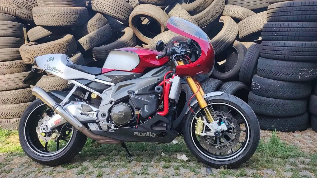 Aprilia Tuono 1000 R (2006 - 10) (4)