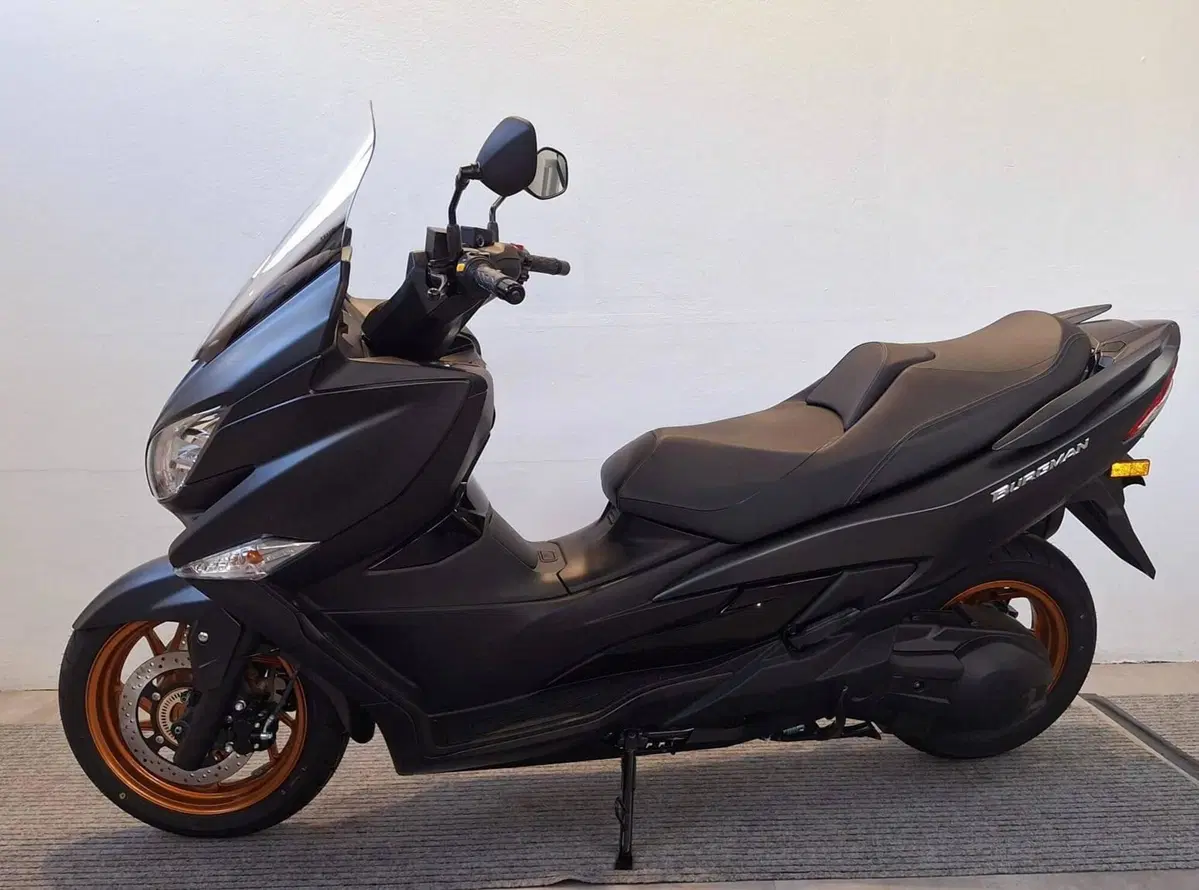 Suzuki Burgman 400 (2025 - 26) (4)