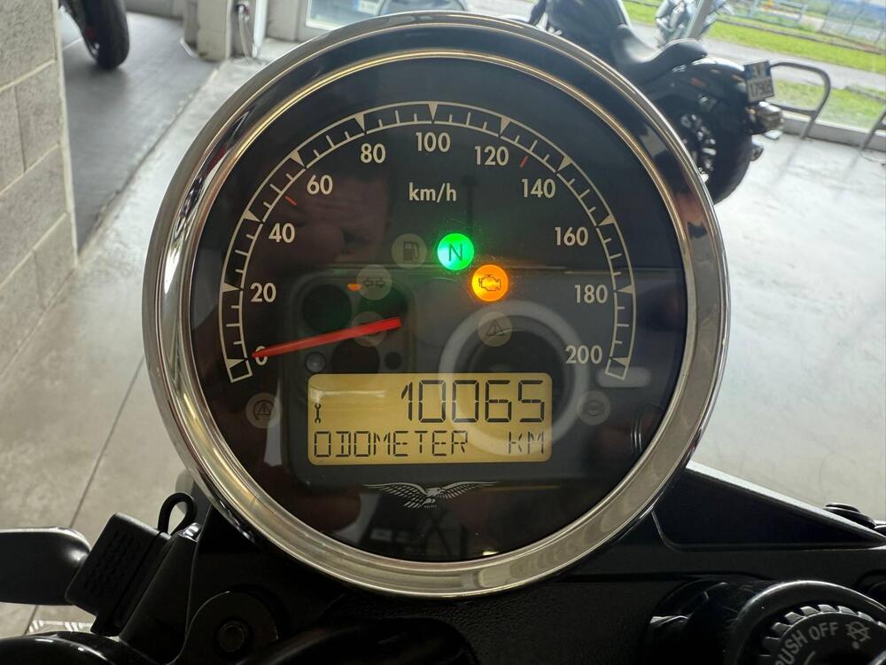 Moto Guzzi V7 III Stone (2017 - 20) (2)