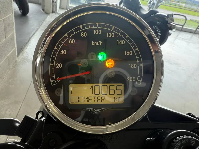 Moto Guzzi V7 III Stone (2017 - 20) (3)