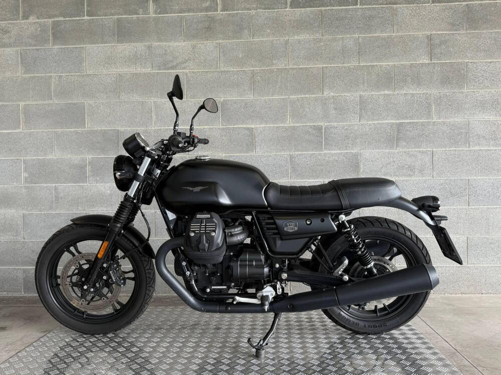 Moto Guzzi V7 III Stone (2017 - 20) (3)